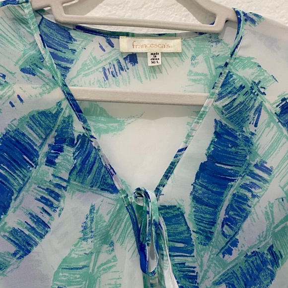 🇺🇸SALE🎈 ⬇️ PRICE ⬇️ Francesca’s White Short Sleeve Palm Leaves Cover Up - M/L - Picture 3 of 4